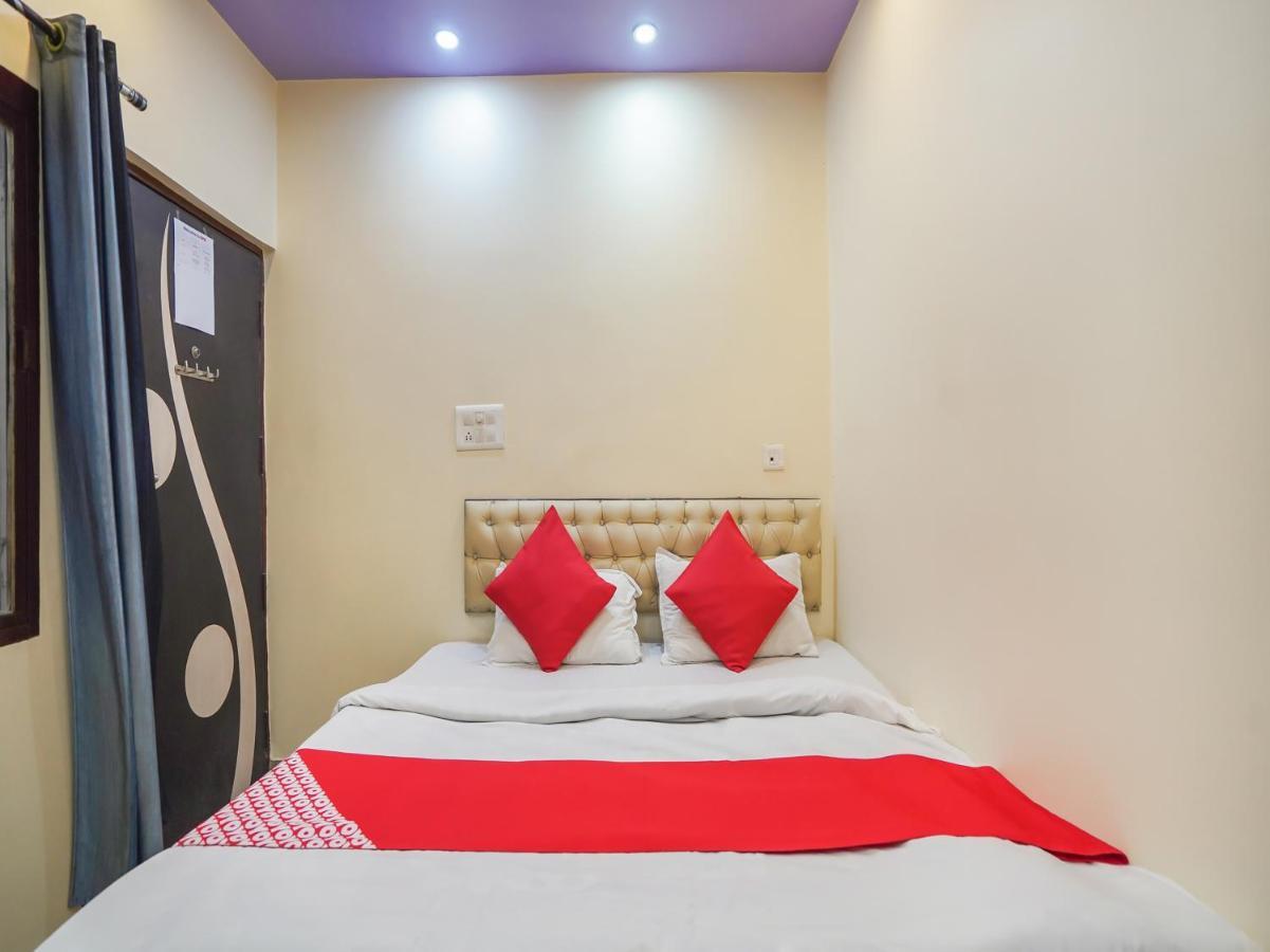 Oyo 75627 New Ankit Guest House 바라나시 외부 사진