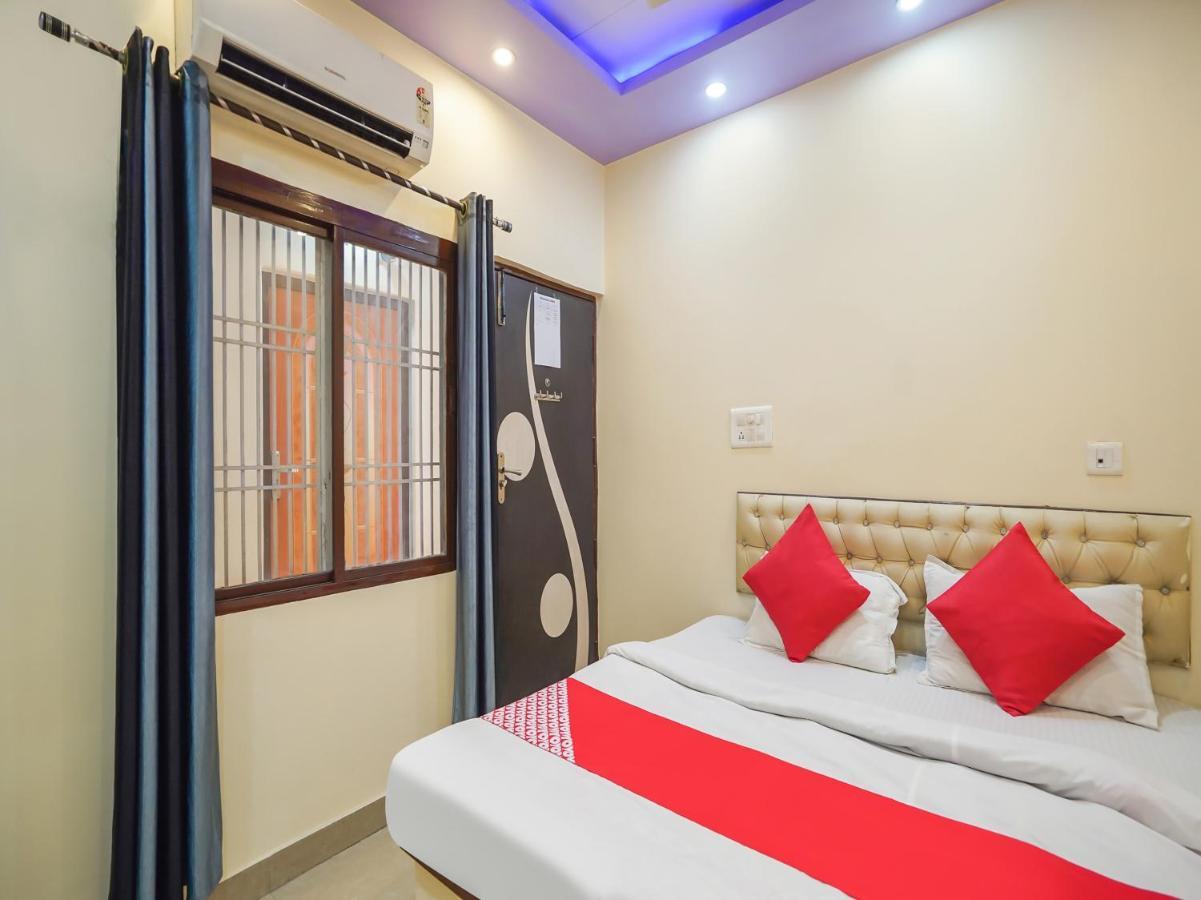 Oyo 75627 New Ankit Guest House 바라나시 외부 사진