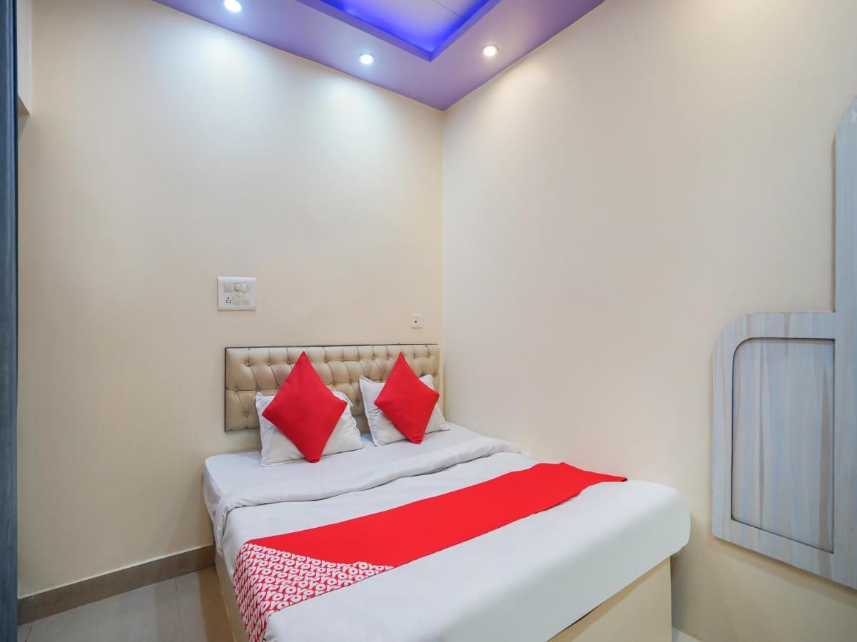Oyo 75627 New Ankit Guest House 바라나시 외부 사진
