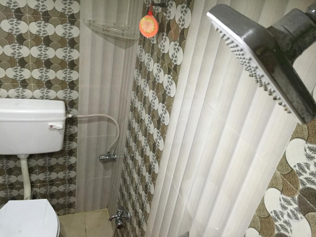 Oyo 75627 New Ankit Guest House 바라나시 외부 사진