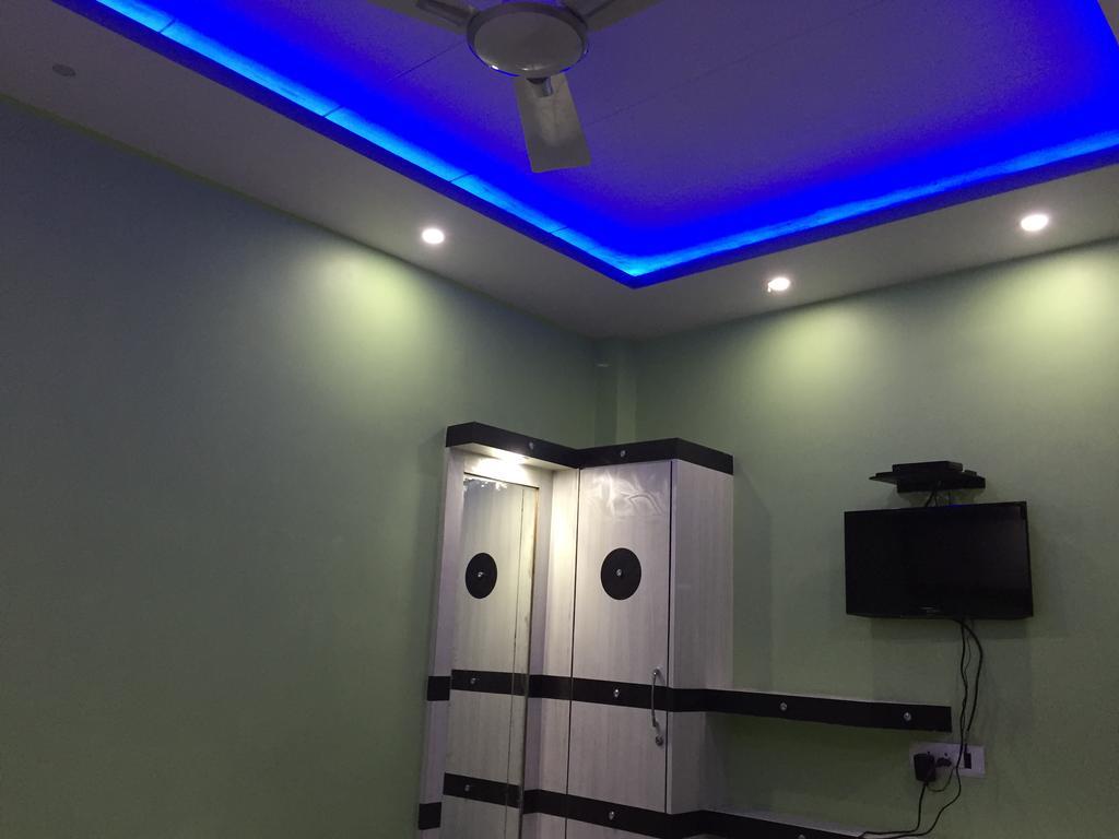 Oyo 75627 New Ankit Guest House 바라나시 객실 사진